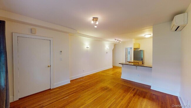 Building Photo - 382 Burns Street Unit 1