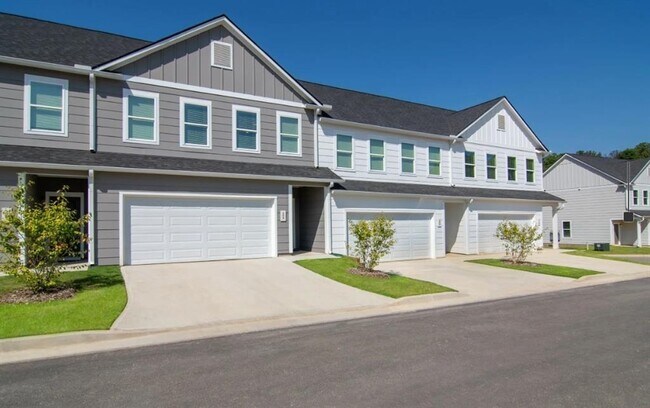 Building Photo - 5055 Southwood Rd