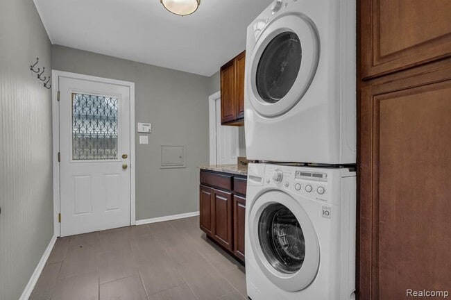 Building Photo - 17471 Evans St