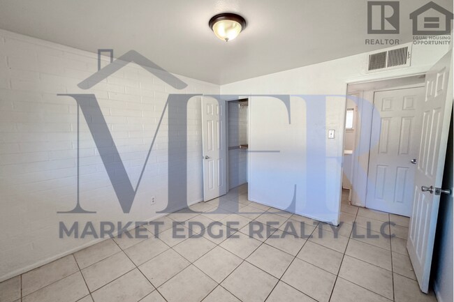 Building Photo - 3114 E Hubbell St