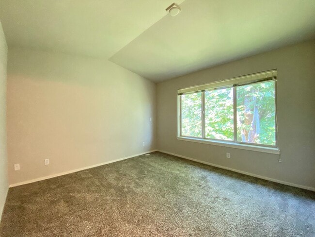 Building Photo - 2068 NW Boulder Way Dr