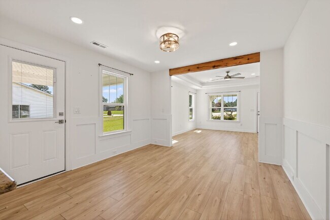 Building Photo - 221 E Moon Cir
