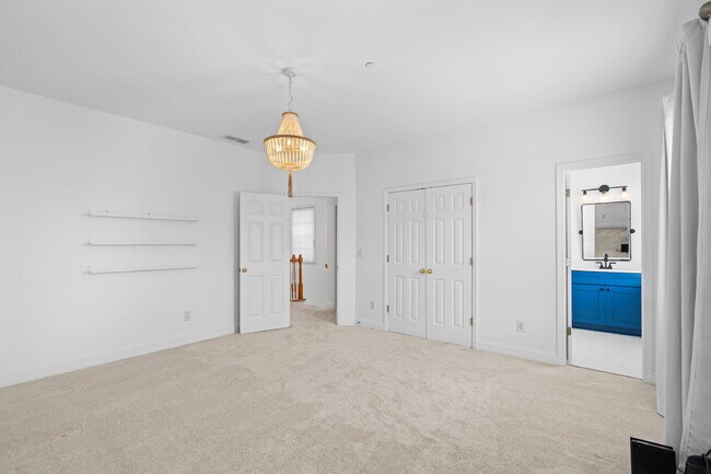 Building Photo - 312 Creekbank Way SE