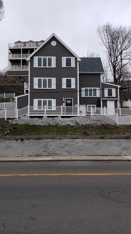 Building Photo - 468 Salem St