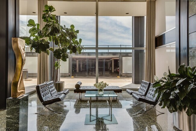 Building Photo - 910 N Lake Shore Dr