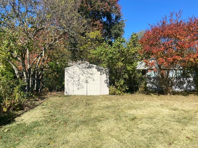 Building Photo - 253 Holly Ave