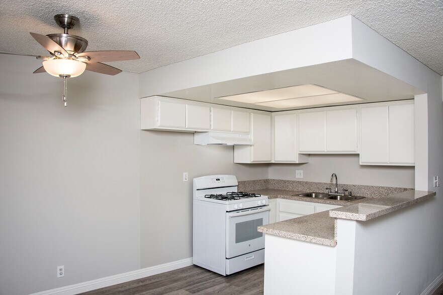 Building Photo - 433 N. Louise Street