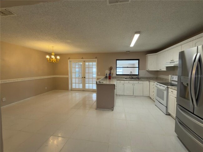 Building Photo - 11001 Longhill Dr