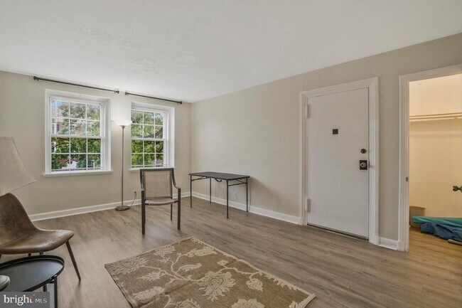 Building Photo - 2961 S Columbus St