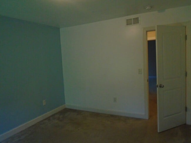 Building Photo - Stunning 5-Bedroom, 3.5-Bath Home with Bon...