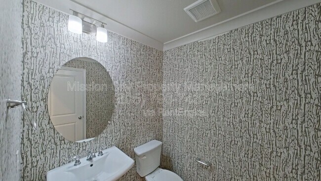 Building Photo - 6600 Calle Koral