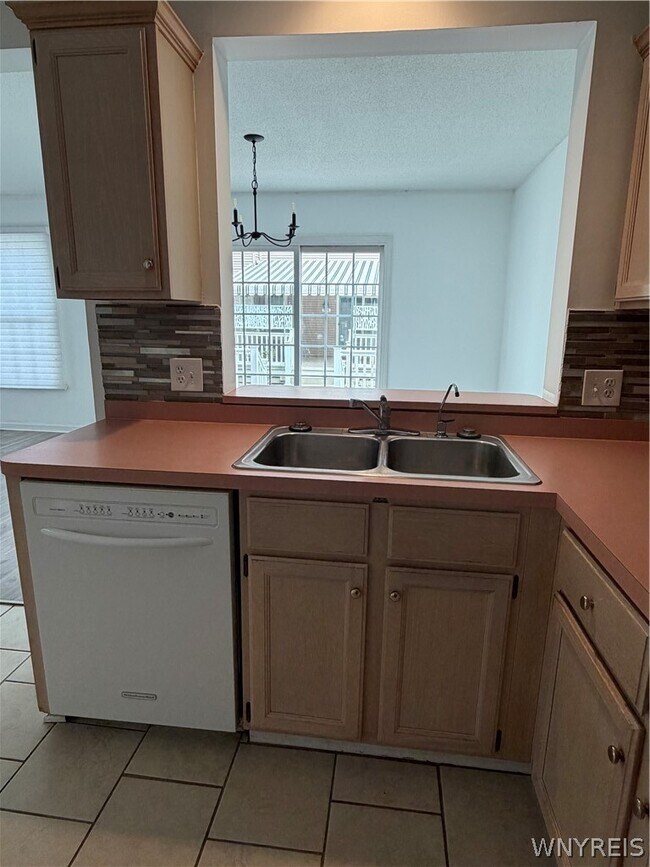 Building Photo - 304 Forest Edge Dr