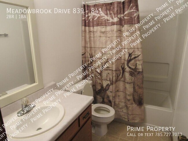 Building Photo - Meadowbrook Drive 839-841