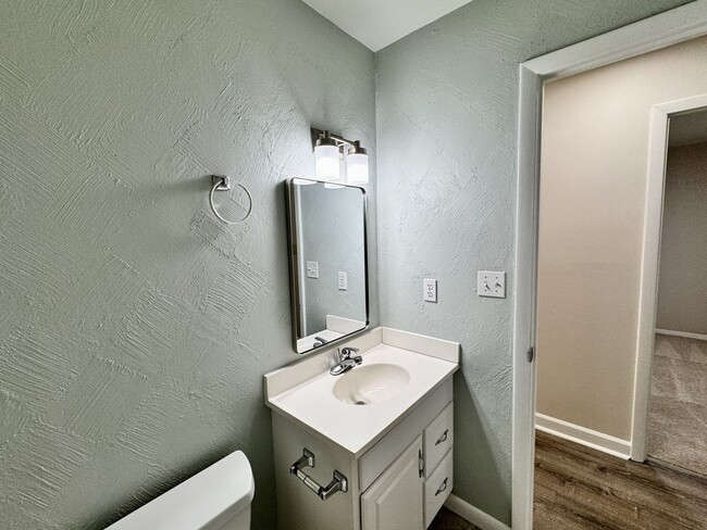 Building Photo - UPDATED & READY NOW!! Adorable 3-Bedroom R...