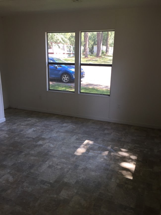 Building Photo - 1325 N Franklin St