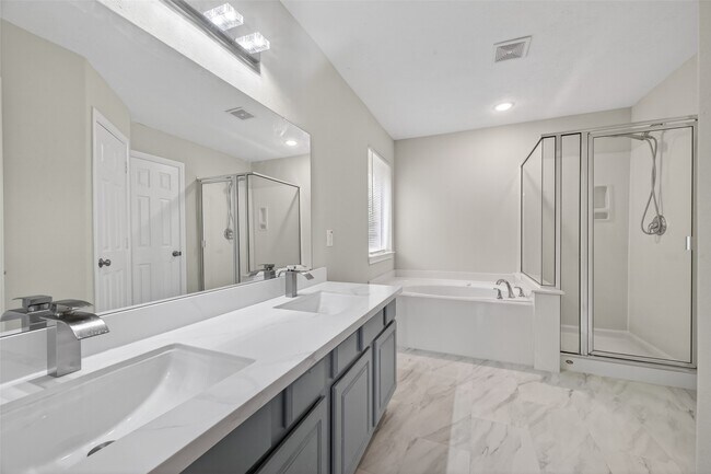 Building Photo - 6915 Great Oaks Shadow Dr