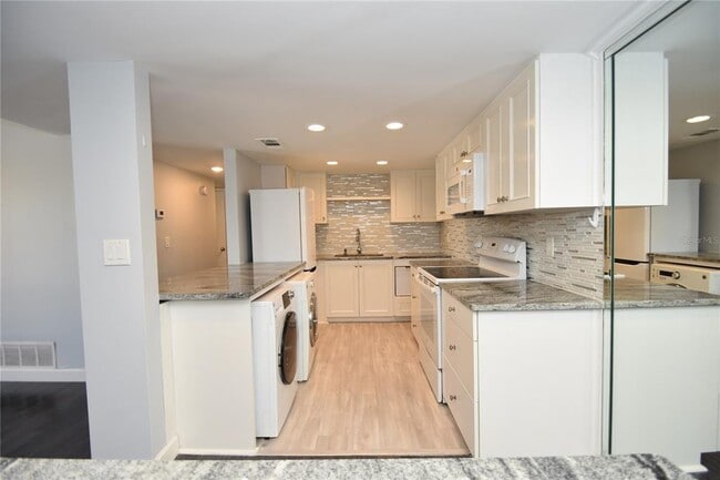 Building Photo - 56 Club House Dr