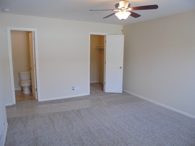 Building Photo - 302 Teak Ln