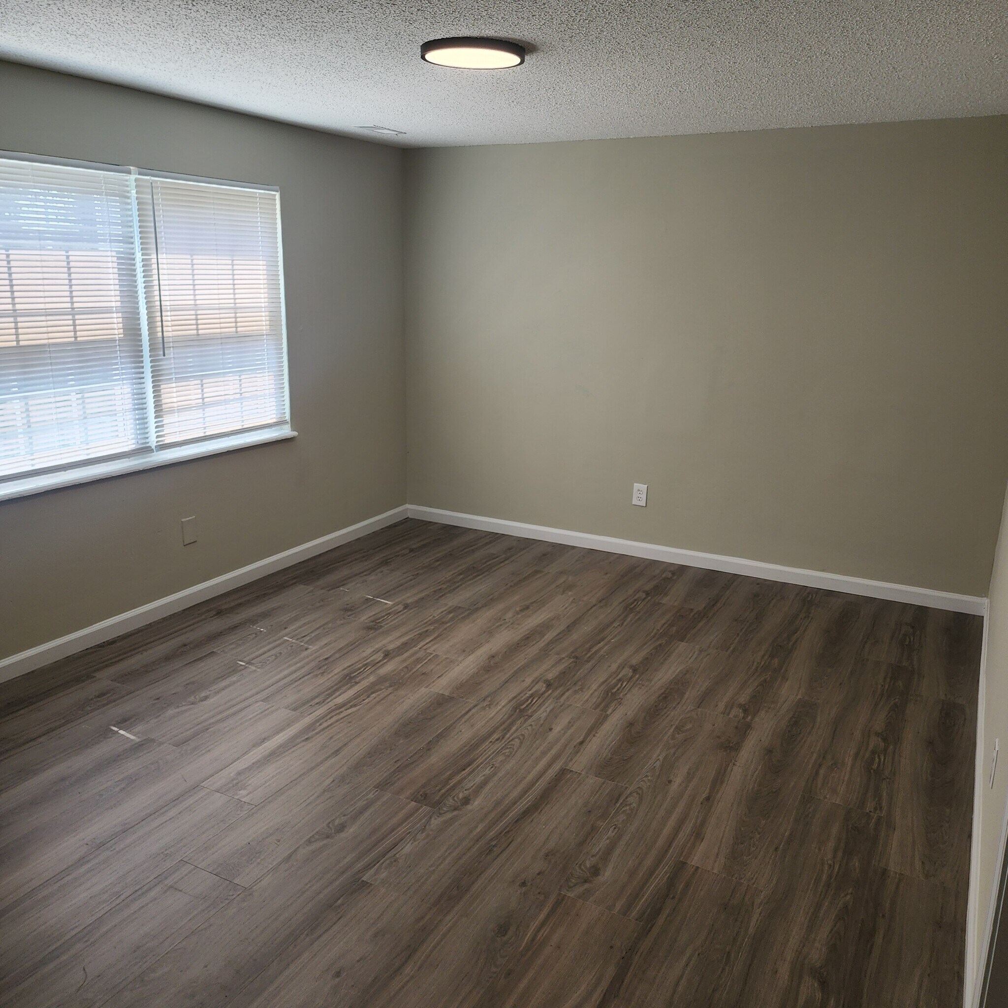 Building Photo - 2573 Millvalley Dr