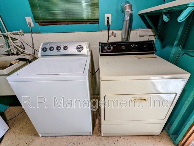 Building Photo - 9203 Ranchview Ln N