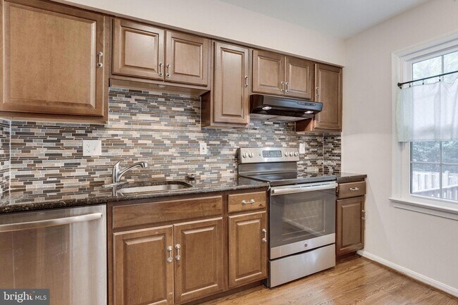 Building Photo - 2937 Village Spring Ln