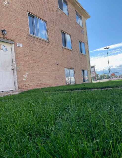 Building Photo - 9602 Golf Terrace