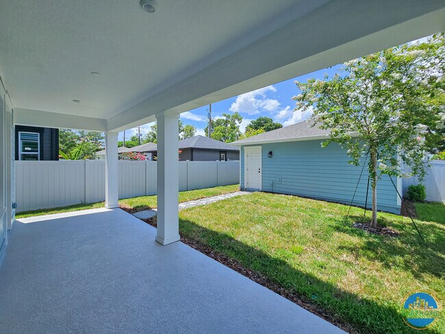 Building Photo - 408 E Oak Ave