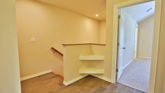 Building Photo - 438 S Sang Ave