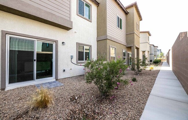 Building Photo - Brand new DR Horton Townhome with 3 bedroom,2 bathrooms and 1 car garage located at Trails at Wil...