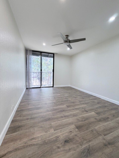 Building Photo - 1635 E Cypress St