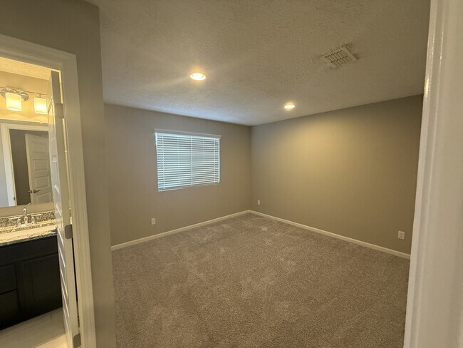 Building Photo - 6624 Yawkey Way NE