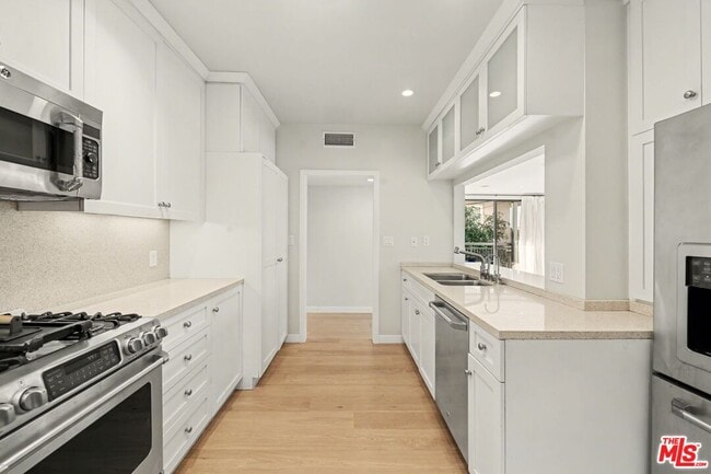 Building Photo - 1021 Westmount Dr