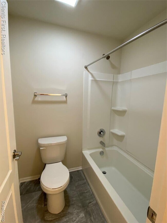 Building Photo - 22490 Woodbridge Ln