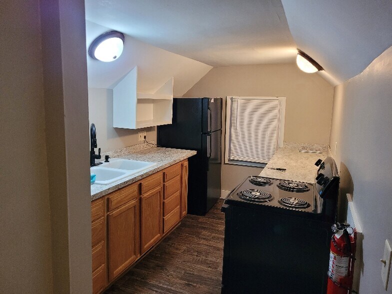 Building Photo - 1010 N Pine St