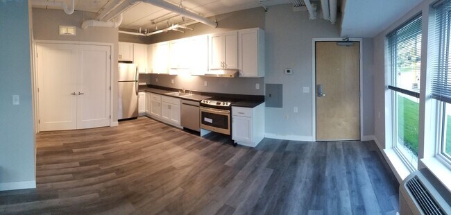 Building Photo - 2 Bedroom near U of M, Green Line Light Rail