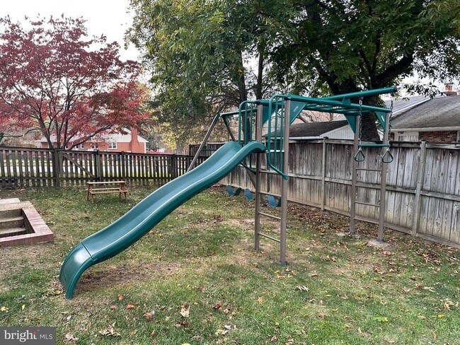 Building Photo - 8140 Drayton Ln