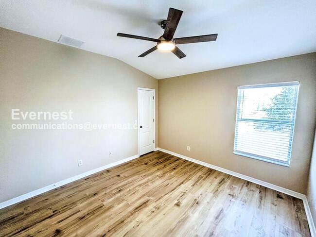 Building Photo - 16351 Swan View Cir