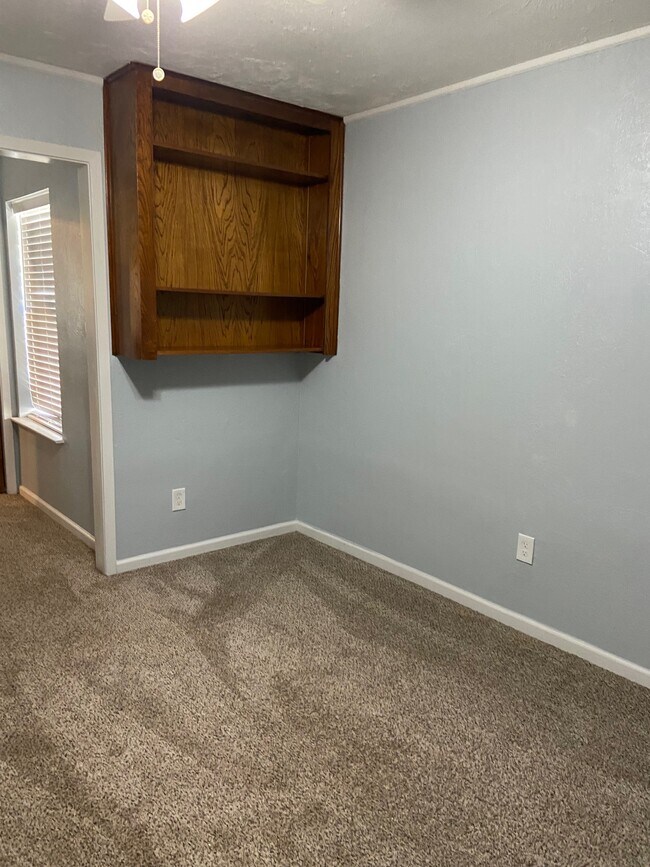 Building Photo - 73 Surrey Oak Ct