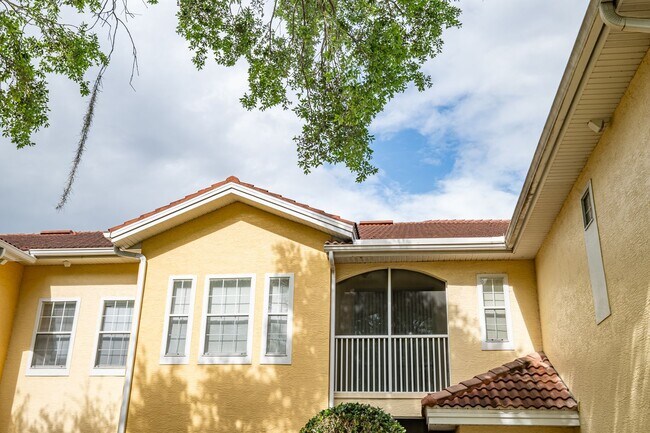 Building Photo - Beautiful 3 Bedroom, 2 Bath with Volume ceilings and Private Garage!