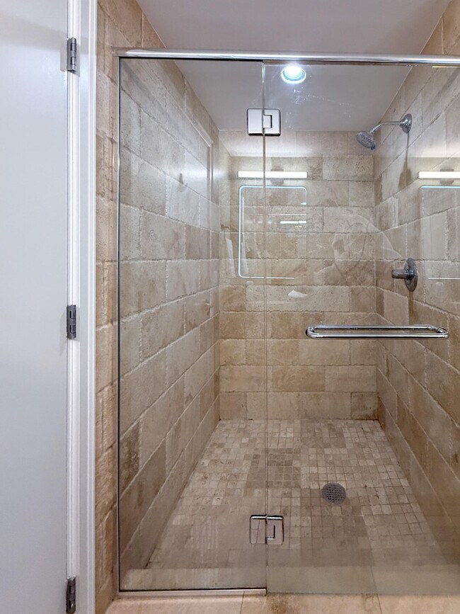 Building Photo - 525 W Lafayette Blvd