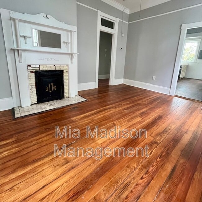 Building Photo - 123 E 40th St