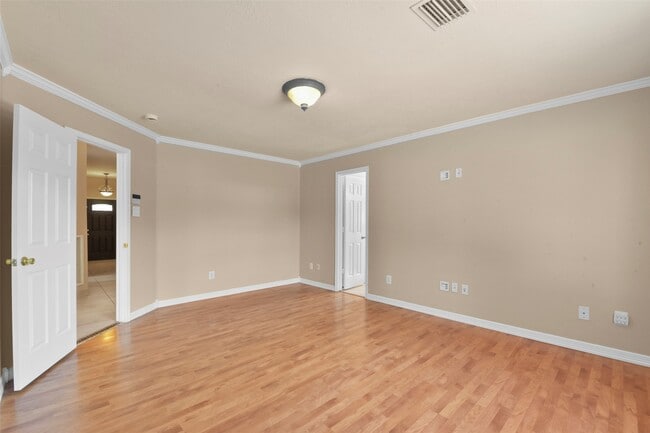 Building Photo - 9230 Eaglewood Spring Dr