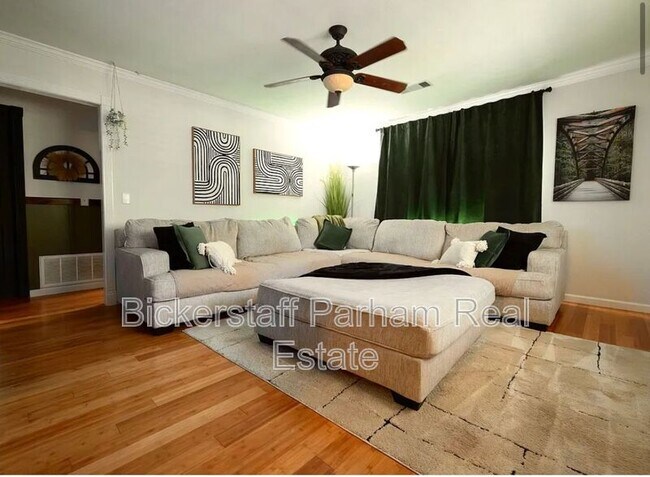 Building Photo - 5811 Canterbury Dr