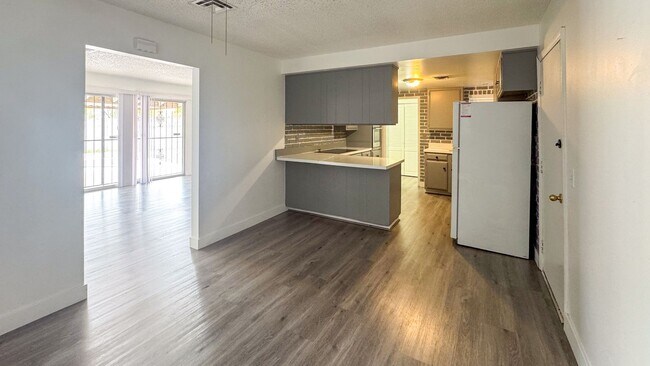 Building Photo - 50 Shadow Ln