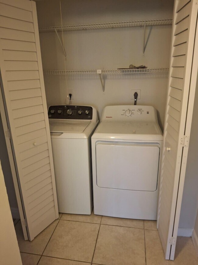 Building Photo - 3222 Coral Lake Ln