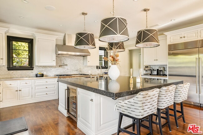 Building Photo - 10847 Bellagio Rd