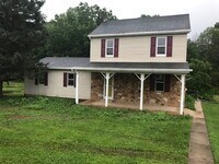 Building Photo - $1700 Farmhouse Palmyra 4 bedroom 1.5 bath