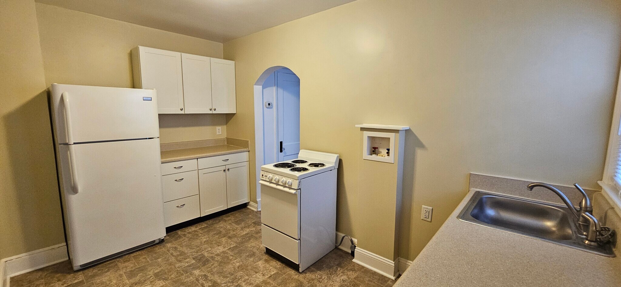 Kitchen with Washer Hookup - 703 Mayflower Dr