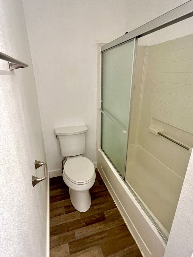 Building Photo - Spacious 2-story 2bedroom + 2.5 bath townh...