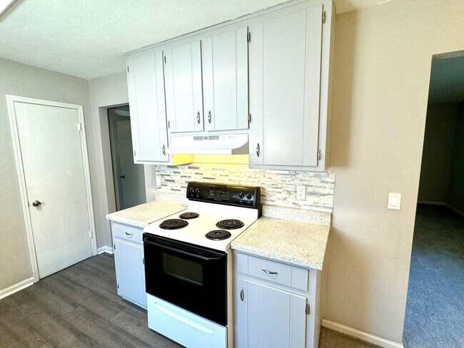 Building Photo - 1401 Lazy Brook